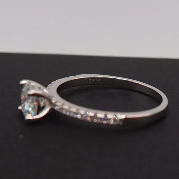 Stunning Petite GRA Certified 1.00Ctw Moissanite Diamond Ring - Picture 9 of 12